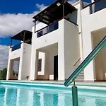 La Laguneta Aparthotel 2*